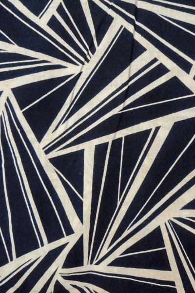 画像4: O0624W 女性用浴衣（日本製）  綿 深い藍, 幾何学模様 【中古】【USED】【リサイクル】 ★★☆☆☆【O0624W】 (4)