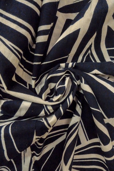 画像11: O0624W 女性用浴衣（日本製）  綿 深い藍, 幾何学模様 【中古】【USED】【リサイクル】 ★★☆☆☆【O0624W】 (11)