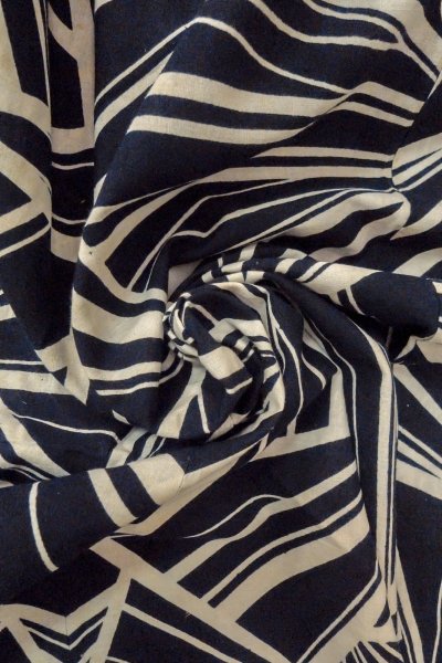 画像12: O0624W 女性用浴衣（日本製）  綿 深い藍, 幾何学模様 【中古】【USED】【リサイクル】 ★★☆☆☆【O0624W】 (12)