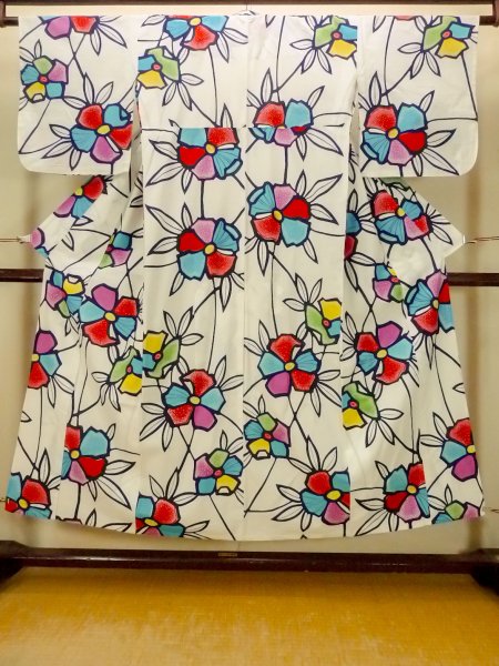 画像1: O0624Y 女性用浴衣（日本製）  綿 白, 花 【中古】【USED】【リサイクル】 ★★★☆☆【O0624Y】 (1)