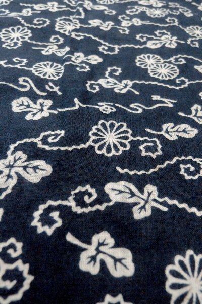 画像10: O0625A 女性用浴衣（日本製）  綿麻 深い藍, 菊 【中古】【USED】【リサイクル】 ★★☆☆☆【O0625A】 (10)