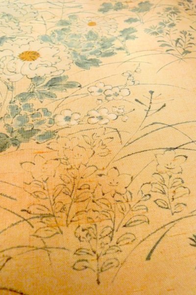 画像8: O0711A 女性用紬  シルク（正絹） 淡い橙色, ぼたん 【中古】【USED】【リサイクル】 ★★★☆☆【O0711A】 (8)