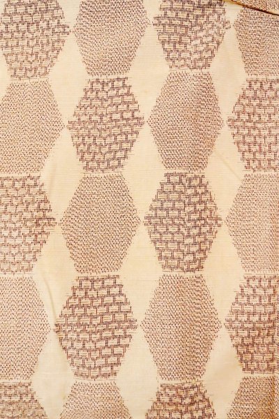 画像3: O0711B 女性用紬  シルク（正絹） オフ　ホワイト, 幾何学模様 【中古】【USED】【リサイクル】 ★★★☆☆【O0711B】 (3)