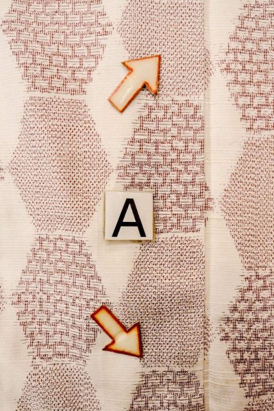 画像14: O0711B 女性用紬  シルク（正絹） オフ　ホワイト, 幾何学模様 【中古】【USED】【リサイクル】 ★★★☆☆【O0711B】 (14)