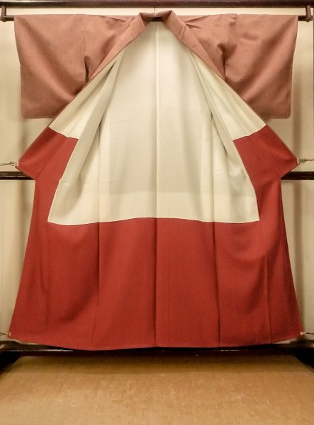 画像2: O0711D 女性用紬  シルク（正絹） 灰色がかった朱赤, 線 【中古】【USED】【リサイクル】 ★★★★☆【O0711D】 (2)