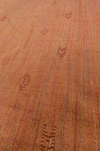 画像8: O0711D 女性用紬  シルク（正絹） 灰色がかった朱赤, 線 【中古】【USED】【リサイクル】 ★★★★☆【O0711D】 (8)