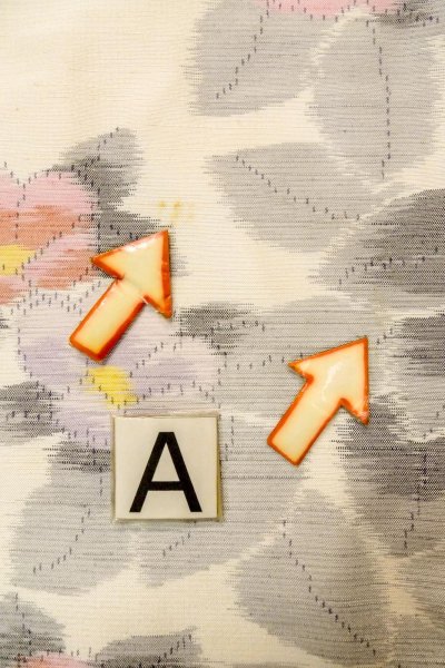 画像14: O0711F 女性用紬 十日町紬 シルク（正絹） 白, 椿 【中古】【USED】【リサイクル】 ★★★☆☆【O0711F】 (14)