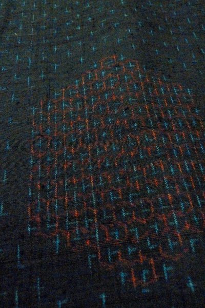 画像9: O0711H 女性用紬 石下結城紬 シルク（正絹） 黒, 亀甲 【中古】【USED】【リサイクル】 ★★★★☆【O0711H】 (9)