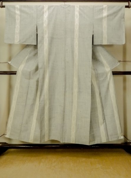 画像1: O0711J 女性用紬  シルク（正絹） 薄い灰色, 菱 【中古】【USED】【リサイクル】 ★★☆☆☆【O0711J】 (1)