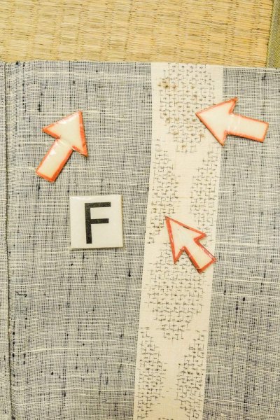 画像19: O0711J 女性用紬  シルク（正絹） 薄い灰色, 菱 【中古】【USED】【リサイクル】 ★★☆☆☆【O0711J】 (19)