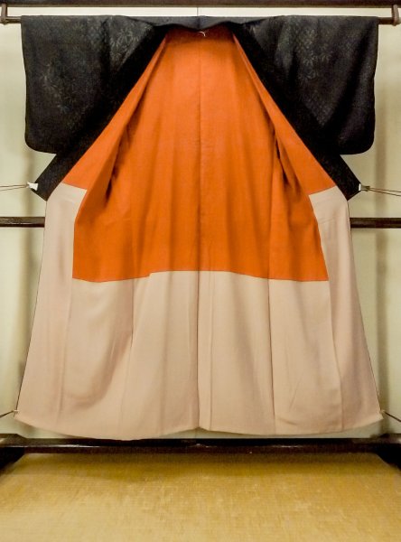 画像2: O0711K 女性用紬  シルク（正絹） 黒, 花 【中古】【USED】【リサイクル】 ★★★★☆【O0711K】 (2)