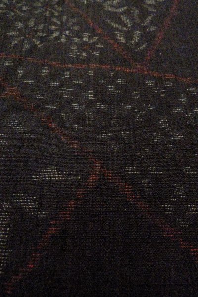 画像9: O0711K 女性用紬  シルク（正絹） 黒, 花 【中古】【USED】【リサイクル】 ★★★★☆【O0711K】 (9)