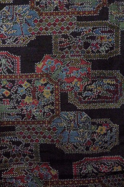 画像4: O0711M 女性用紬  シルク（正絹） 黒, 花 【中古】【USED】【リサイクル】 ★★★☆☆【O0711M】 (4)