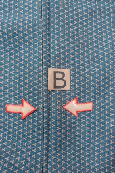 画像15: O0711O 女性用小紋  シルク（正絹） 灰色がかった水色, 幾何学模様 【中古】【USED】【リサイクル】 ★★★☆☆【O0711O】 (15)