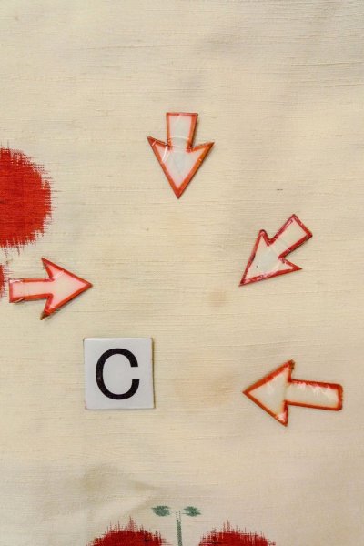 画像16: O0711P 女性用紬  シルク（正絹） オフ　ホワイト, 蝶々 【中古】【USED】【リサイクル】 ★★☆☆☆【O0711P】 (16)