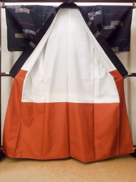 画像2: O0711R 女性用紬  シルク（正絹） 黒, 花 【中古】【USED】【リサイクル】 ★★★☆☆【O0711R】 (2)