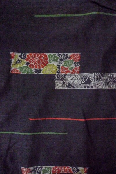 画像3: O0711R 女性用紬  シルク（正絹） 黒, 花 【中古】【USED】【リサイクル】 ★★★☆☆【O0711R】 (3)