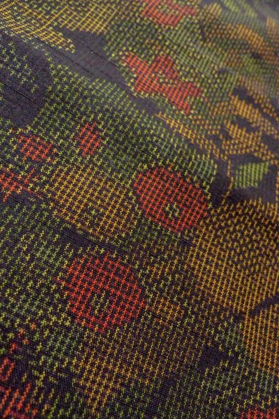 画像9: O0711S 女性用紬  シルク（正絹） 黒, 花 【中古】【USED】【リサイクル】 ★☆☆☆☆【O0711S】 (9)