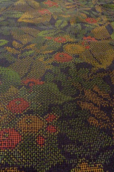 画像10: O0711S 女性用紬  シルク（正絹） 黒, 花 【中古】【USED】【リサイクル】 ★☆☆☆☆【O0711S】 (10)