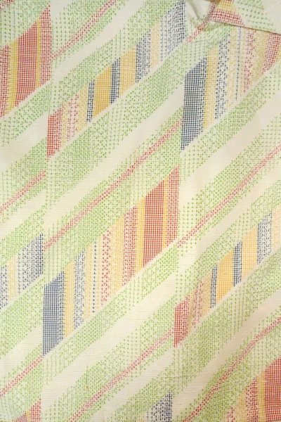 画像3: O0711Z 女性用紬  シルク（正絹） 淡いマルチカラー, 幾何学模様 【中古】【USED】【リサイクル】 ★★★☆☆【O0711Z】 (3)