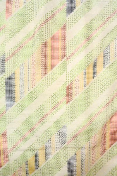 画像4: O0711Z 女性用紬  シルク（正絹） 淡いマルチカラー, 幾何学模様 【中古】【USED】【リサイクル】 ★★★☆☆【O0711Z】 (4)