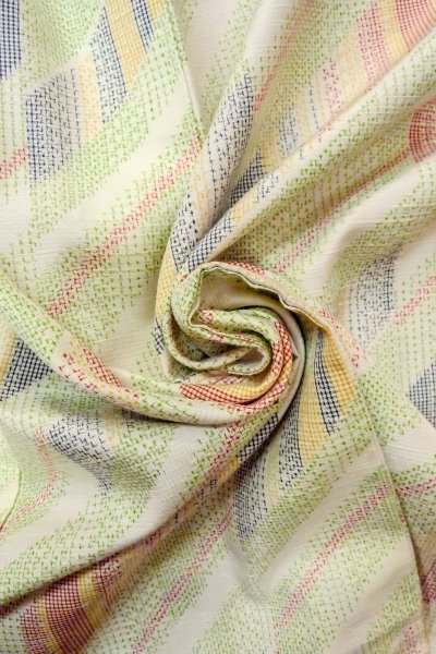 画像11: O0711Z 女性用紬  シルク（正絹） 淡いマルチカラー, 幾何学模様 【中古】【USED】【リサイクル】 ★★★☆☆【O0711Z】 (11)