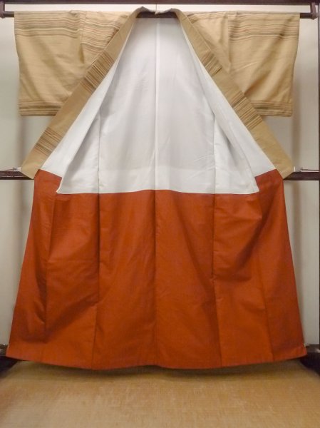 画像2: O0712A 女性用紬  シルク（正絹） ベージュ, 線 【中古】【USED】【リサイクル】 ★☆☆☆☆【O0712A】 (2)