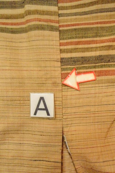 画像11: O0712A 女性用紬  シルク（正絹） ベージュ, 線 【中古】【USED】【リサイクル】 ★☆☆☆☆【O0712A】 (11)