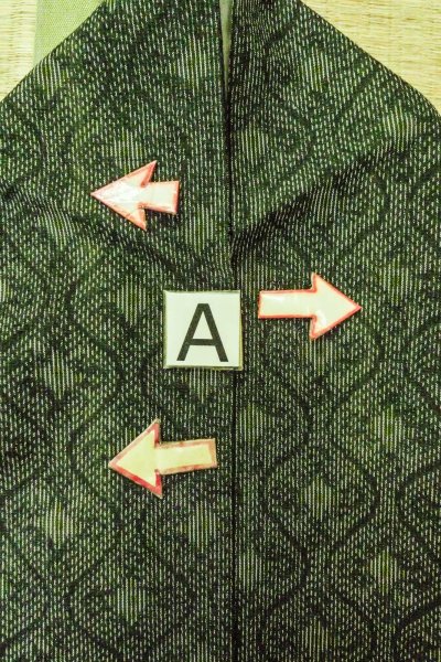 画像9: O0718A 女性用紬  シルク（正絹） 深い緑色, 立涌 【中古】【USED】【リサイクル】 ★★★☆☆【O0718A】 (9)