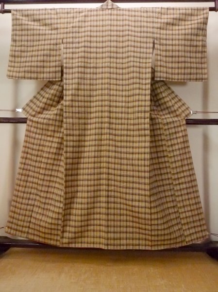 画像1: O0718B 女性用紬  シルク（正絹） ベージュ, チェック柄 【中古】【USED】【リサイクル】 ★☆☆☆☆【O0718B】 (1)