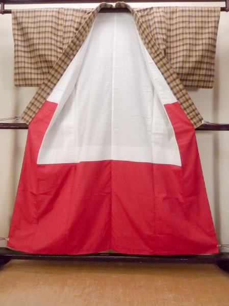 画像2: O0718B 女性用紬  シルク（正絹） ベージュ, チェック柄 【中古】【USED】【リサイクル】 ★☆☆☆☆【O0718B】 (2)