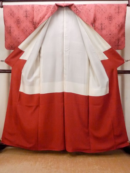 画像2: O0718K 女性用織  シルク（正絹） 赤色, 菱 【中古】【USED】【リサイクル】 ★★★★☆【O0718K】 (2)