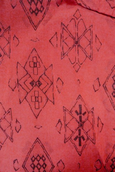 画像3: O0718K 女性用織  シルク（正絹） 赤色, 菱 【中古】【USED】【リサイクル】 ★★★★☆【O0718K】 (3)