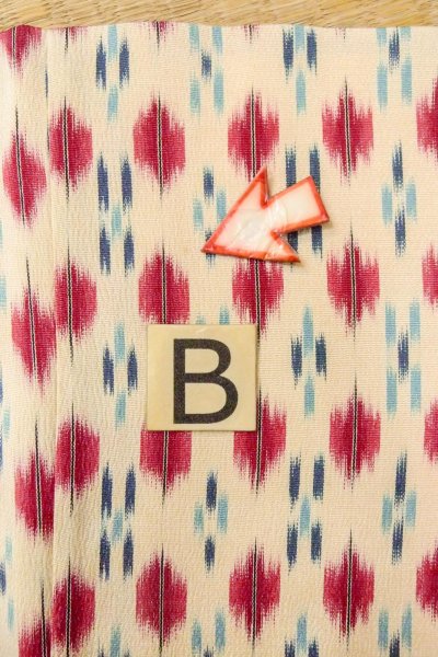 画像15: O0718L 女性用織  シルク（正絹） 白, 幾何学模様 【中古】【USED】【リサイクル】 ★★★☆☆【O0718L】 (15)