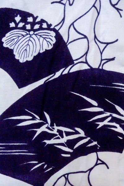 画像5: O0718V 女性用浴衣(日本製)  綿 白, 桐 【中古】【USED】【リサイクル】 ★★☆☆☆【O0718V】 (5)