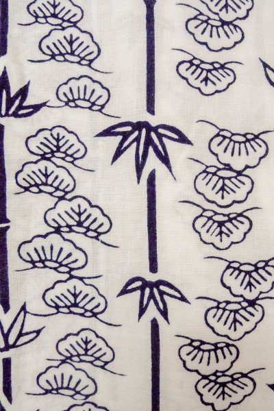 画像5: O0718W 女性用浴衣(日本製)  綿 白, 椿 【中古】【USED】【リサイクル】 ★★☆☆☆【O0718W】 (5)