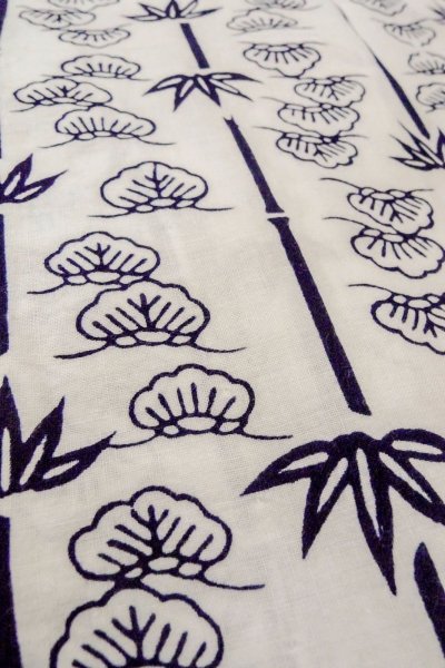 画像10: O0718W 女性用浴衣(日本製)  綿 白, 椿 【中古】【USED】【リサイクル】 ★★☆☆☆【O0718W】 (10)