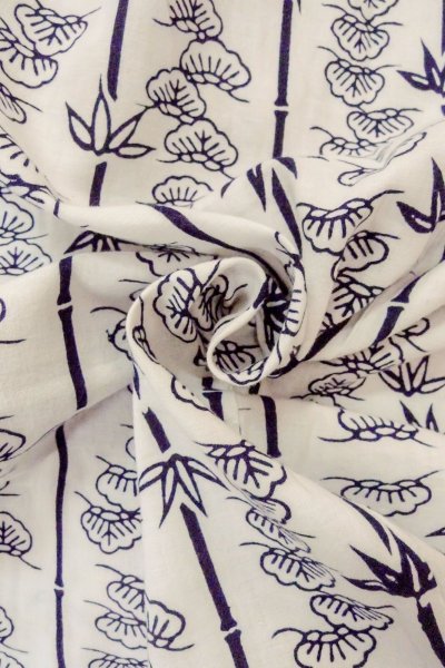 画像11: O0718W 女性用浴衣(日本製)  綿 白, 椿 【中古】【USED】【リサイクル】 ★★☆☆☆【O0718W】 (11)