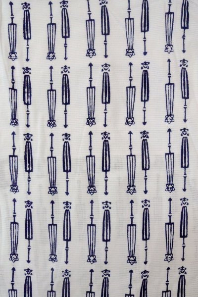 画像3: O0718X 女性用浴衣(日本製)  綿 白, 抽象的模様 【中古】【USED】【リサイクル】 ★★☆☆☆【O0718X】 (3)