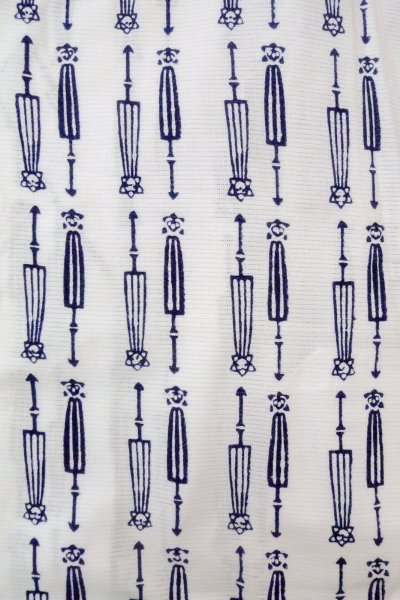 画像5: O0718X 女性用浴衣(日本製)  綿 白, 抽象的模様 【中古】【USED】【リサイクル】 ★★☆☆☆【O0718X】 (5)