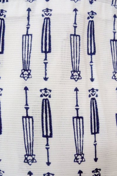 画像6: O0718X 女性用浴衣(日本製)  綿 白, 抽象的模様 【中古】【USED】【リサイクル】 ★★☆☆☆【O0718X】 (6)