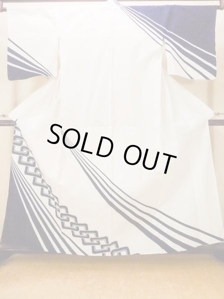 画像1: O0718Z 女性用浴衣（日本製）  綿 白, 線 【中古】【USED】【リサイクル】 ★★☆☆☆【O0718Z】 (1)