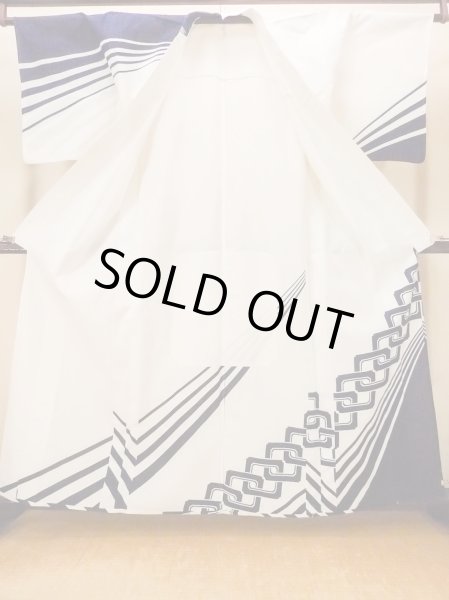 画像2: O0718Z 女性用浴衣（日本製）  綿 白, 線 【中古】【USED】【リサイクル】 ★★☆☆☆【O0718Z】 (2)