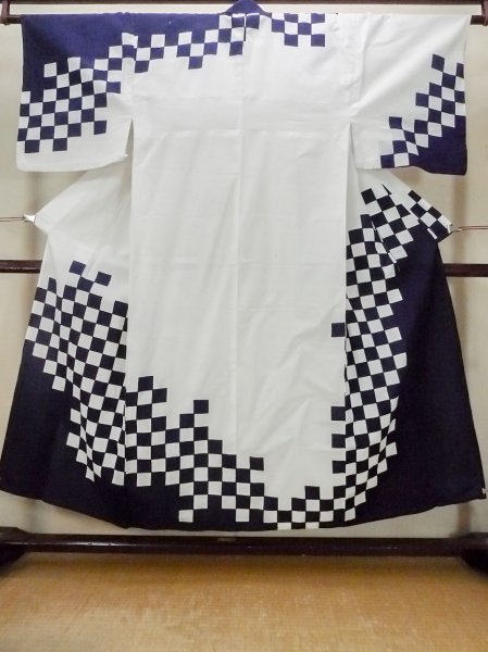 画像1: O0719B 女性用浴衣(日本製)  綿 白, 四角 【中古】【USED】【リサイクル】 ★★☆☆☆【O0719B】 (1)