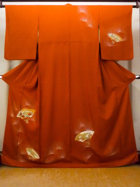 画像1: O0805D 女性用付下げ  シルク（正絹） 深い朱赤, 菊 【中古】【USED】【リサイクル】 ★★★★☆【O0805D】 (1)