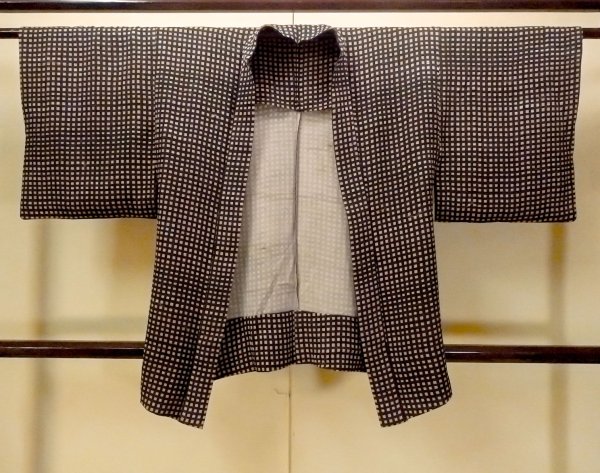 画像1: O0805G 女性用羽織  シルク（正絹） 黒, チェック柄 【中古】【USED】【リサイクル】 ★★☆☆☆【O0805G】 (1)