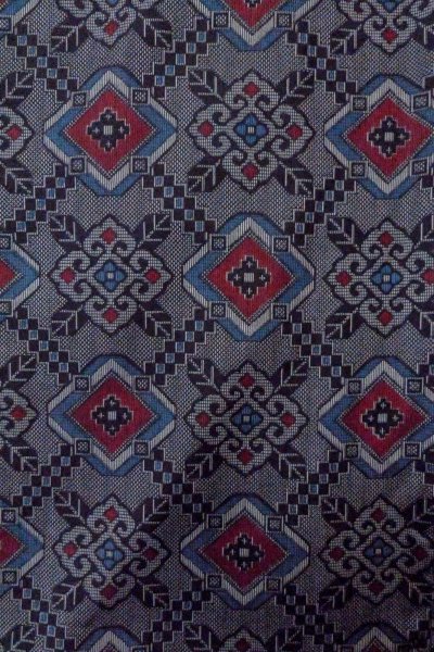 画像4: O0805P 女性用羽織  シルク（正絹） 灰色, 花 【中古】【USED】【リサイクル】 ★★★★☆【O0805P】 (4)