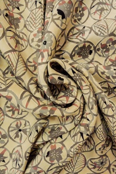 画像12: O0806D 女性用羽織  シルク（正絹） 薄いアイボリー, 花 【中古】【USED】【リサイクル】 ★★☆☆☆【O0806D】 (12)