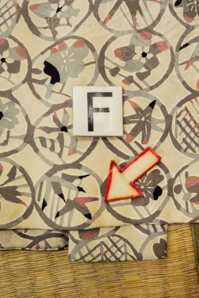 画像19: O0806D 女性用羽織  シルク（正絹） 薄いアイボリー, 花 【中古】【USED】【リサイクル】 ★★☆☆☆【O0806D】 (19)