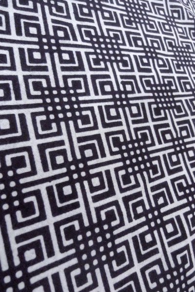 画像8: O0826F 女性用浴衣（日本製）  綿 藍, 幾何学模様 【中古】【USED】【リサイクル】 ★★★☆☆【O0826F】 (8)